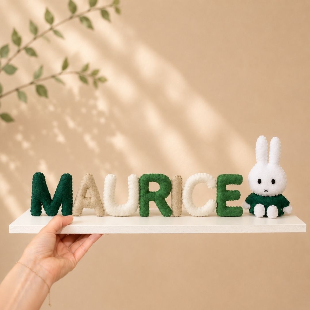Gepersonaliseerd Nijntje naambordje voor de babykamer met naam van het kindje, handgemaakt als uniek kraamcadeau