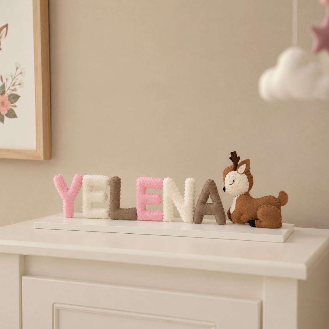 Gepersonaliseerd Nijntje naambordje voor de babykamer met naam van het kindje, handgemaakt als uniek kraamcadeau