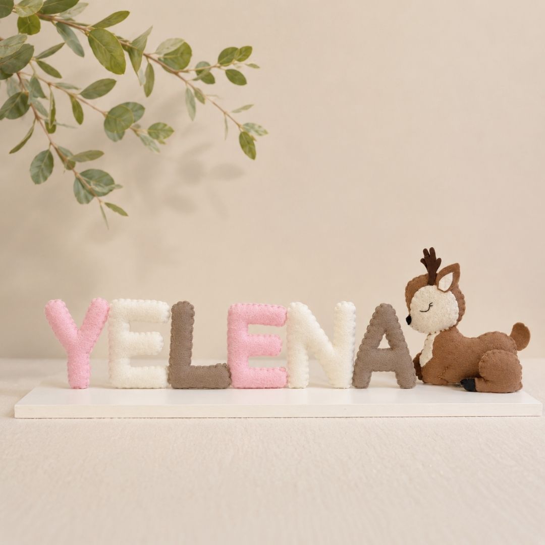 Gepersonaliseerd Nijntje naambordje voor de babykamer met naam van het kindje, handgemaakt als uniek kraamcadeau