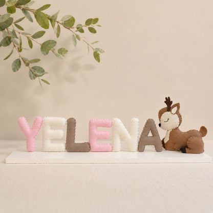 Gepersonaliseerd Nijntje naambordje voor de babykamer met naam van het kindje, handgemaakt als uniek kraamcadeau