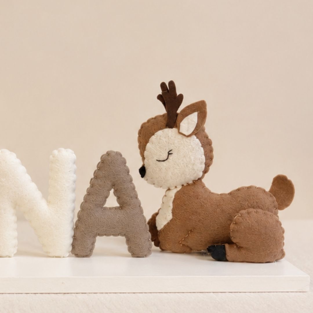 Gepersonaliseerd Nijntje naambordje voor de babykamer met naam van het kindje, handgemaakt als uniek kraamcadeau