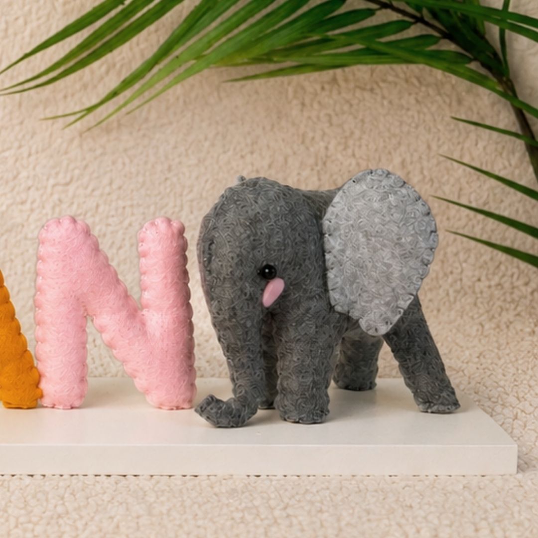Gepersonaliseerd Olifant naambordje voor de babykamer met naam van het kindje, handgemaakt als uniek kraamcadeau