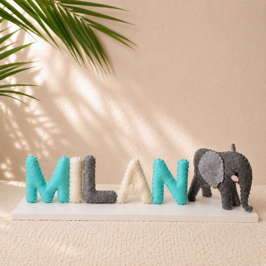 Gepersonaliseerd Olifant naambordje voor de babykamer met naam van het kindje, handgemaakt als uniek kraamcadeau